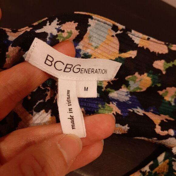 3/$20 BCBGENERATION Floral Flowy Blouse Short Sleeve Draped Open Back Cut Out - Picture 11 of 12